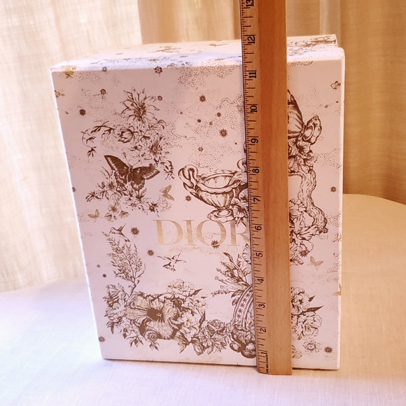 Dior Gift Box Holiday Edition Medium White and Gold Constellations Butterflies - Picture 2 of 13